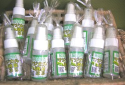マジカル消臭3S携帯用ボトル販売の様子